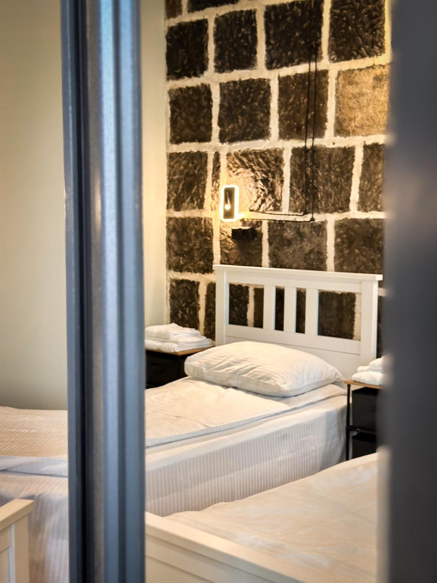 Tiroents Hotel Gyumri Ngoại thất bức ảnh