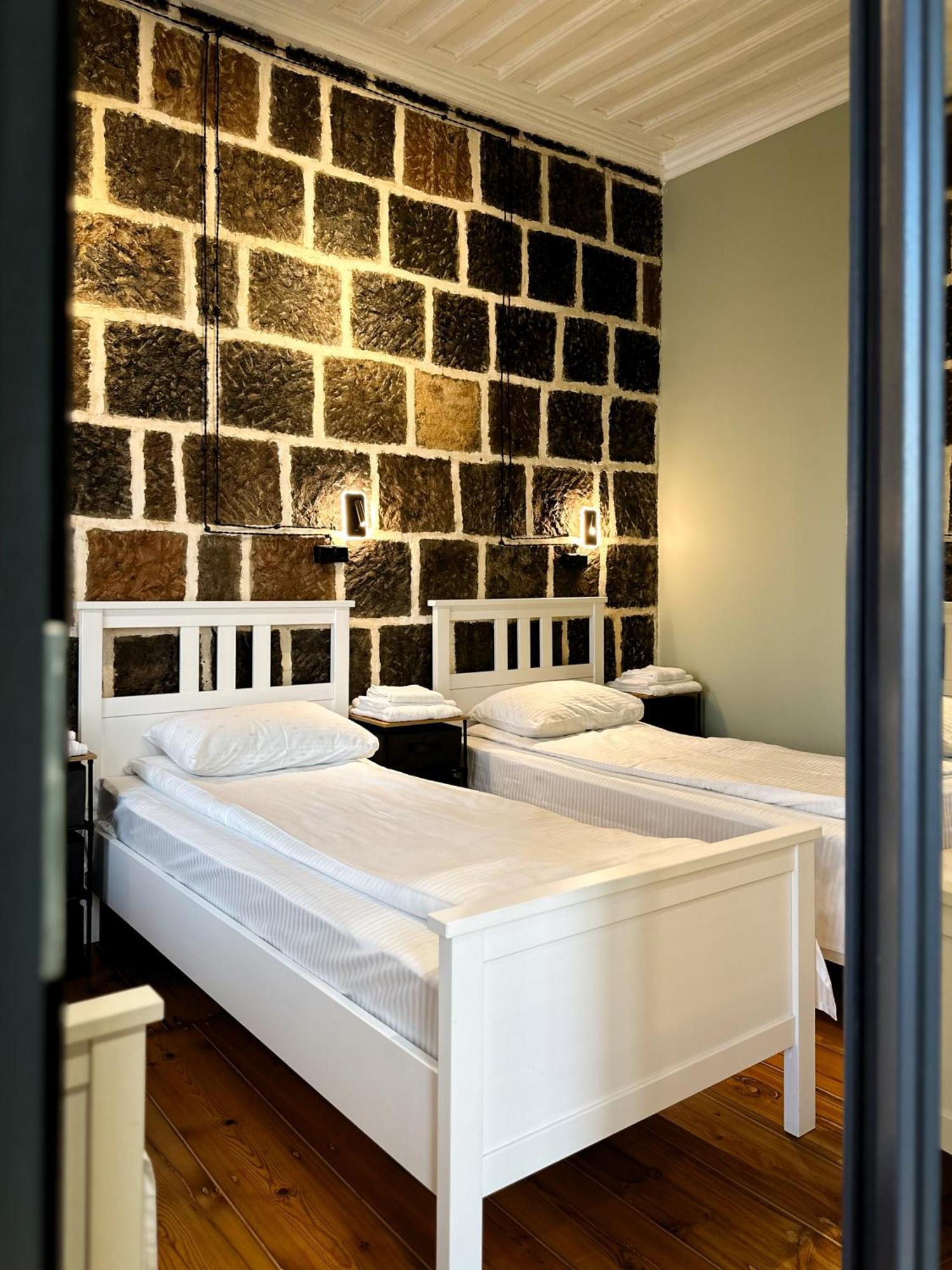 Tiroents Hotel Gyumri Ngoại thất bức ảnh